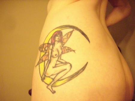 Фотосессия девушки с интимными татуировками